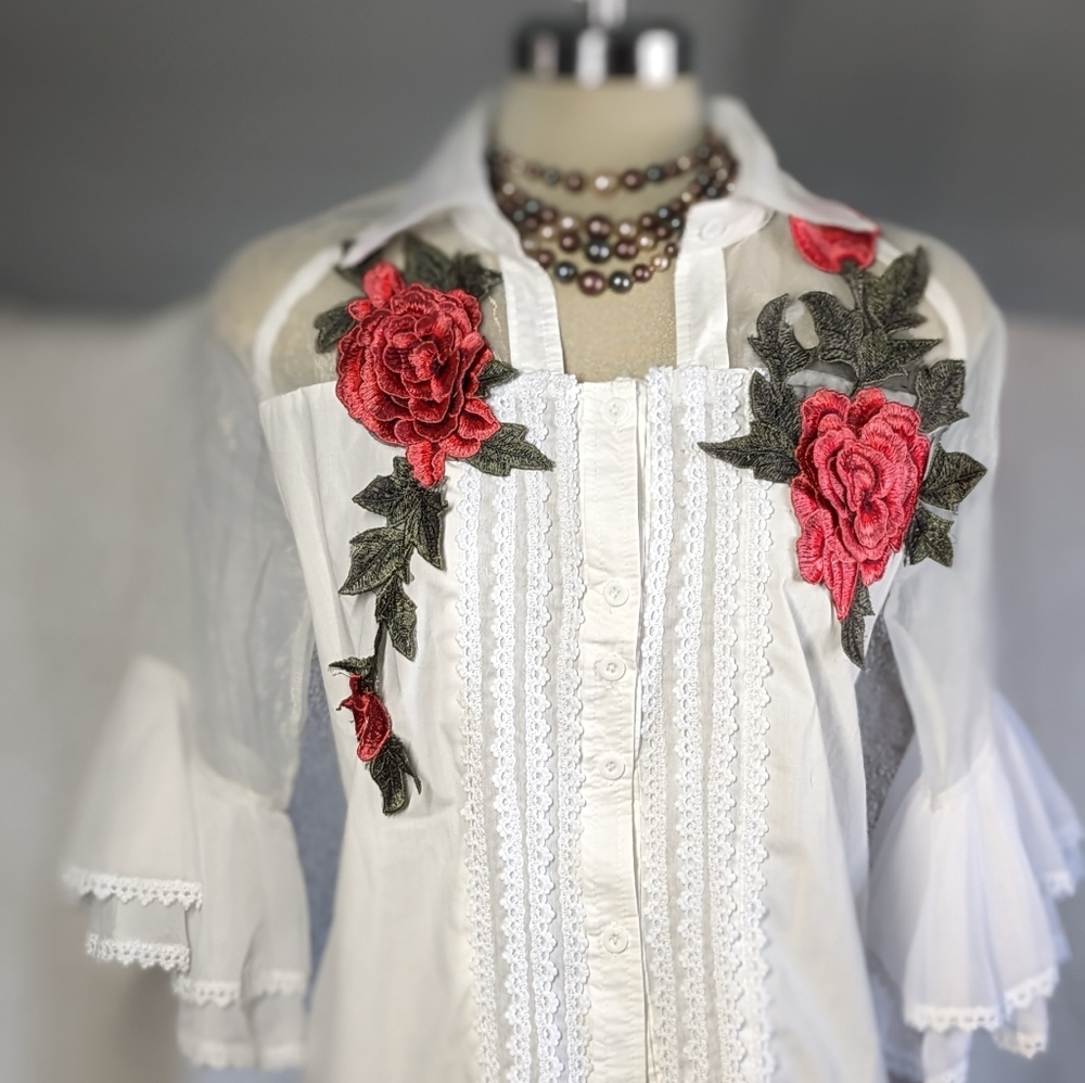 White 3/4 Sleeves Red Roses at Front Size L